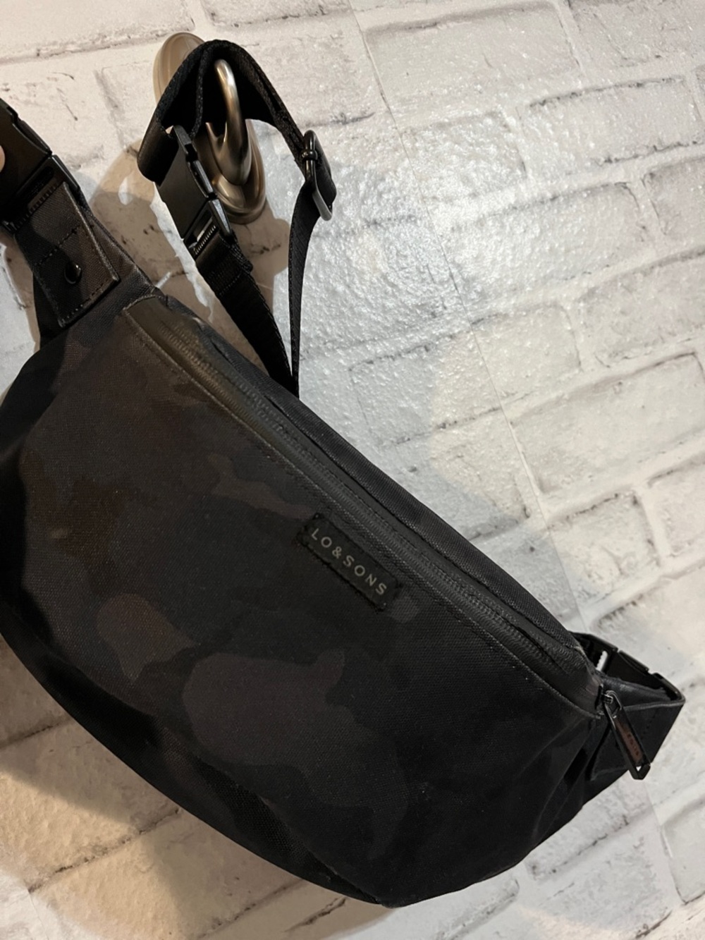 Lo & Sons Bond Classic Navy Camo Recycled poly belt bag